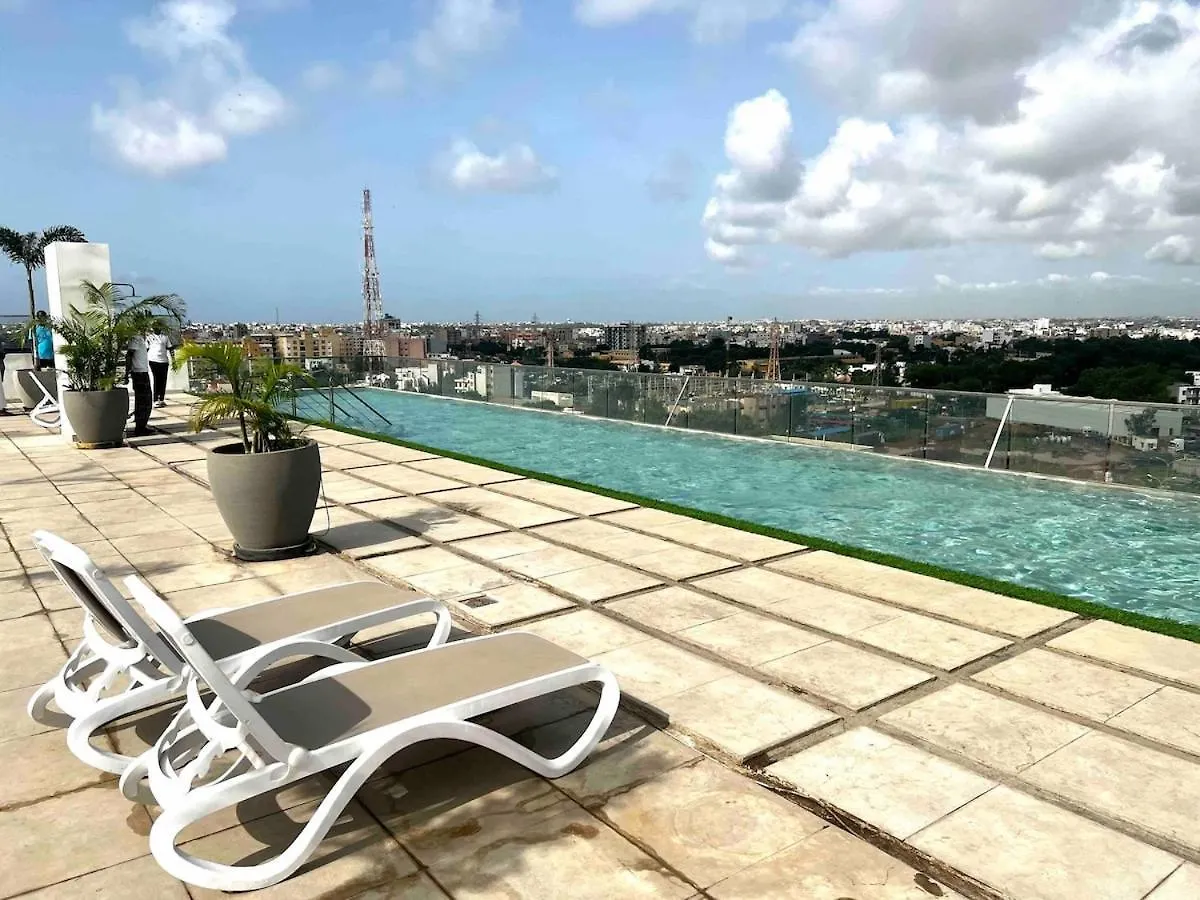 Luxurious Apt With Rooftop Pool Dakar